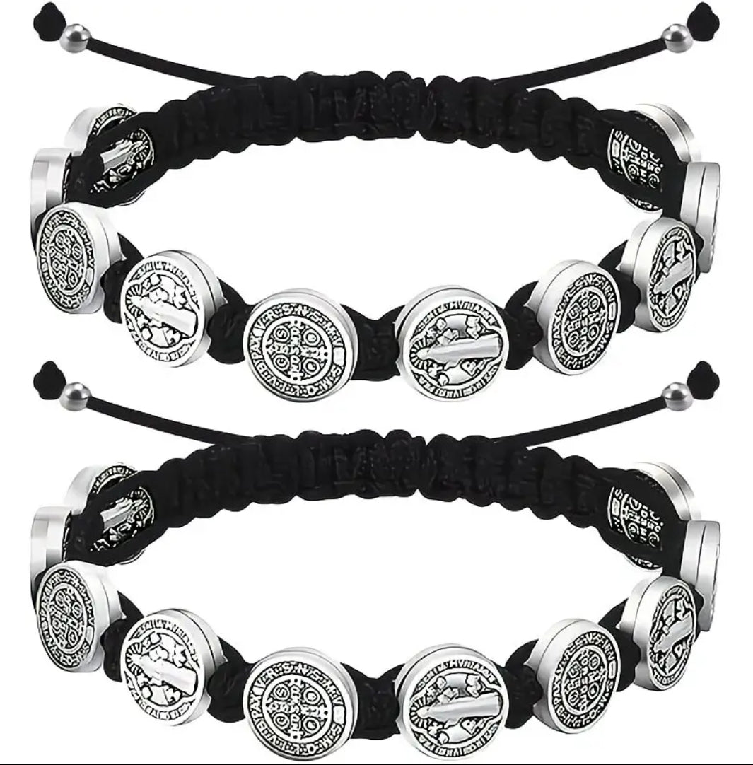 Pulseira 10 Medalhas de São Bento Ajustável em Macramê – Proteção Espiritual