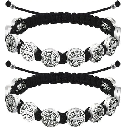 Pulseira 10 Medalhas de São Bento Ajustável em Macramê – Proteção Espiritual