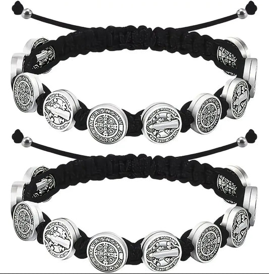 Pulseira 10 Medalhas de São Bento Ajustável em Macramê – Proteção Espiritual